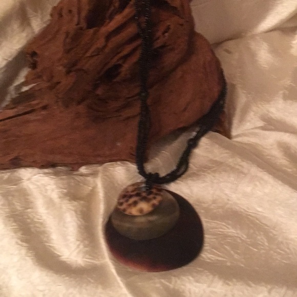Shell Neecklace - Picture 1 of 1